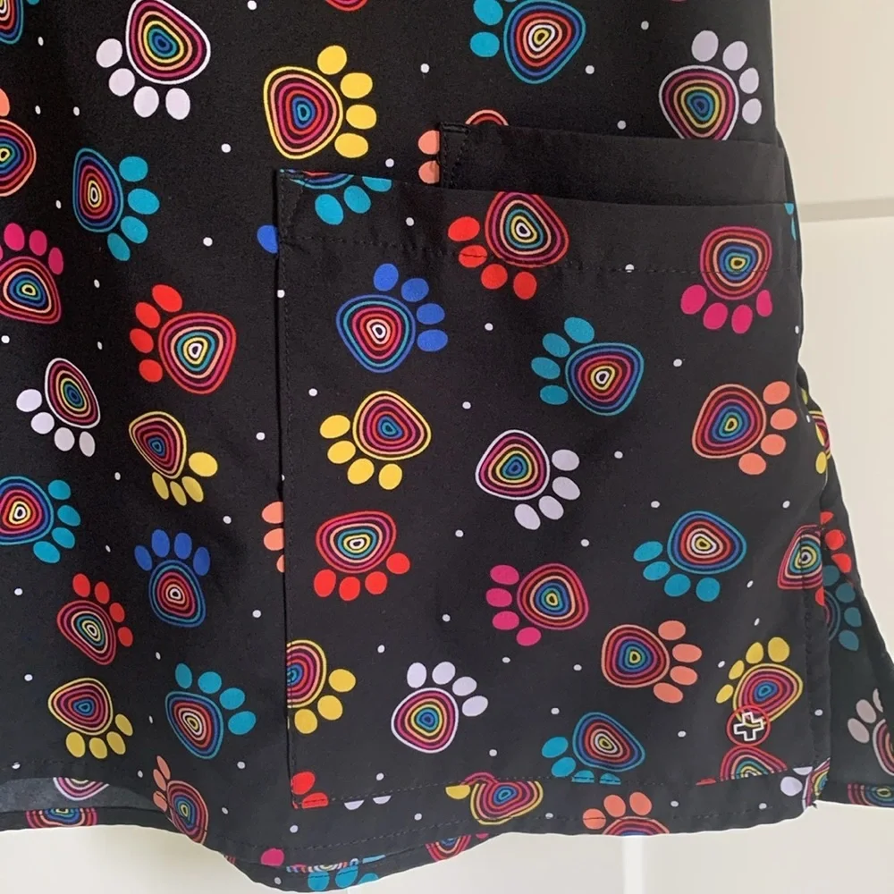 {White Cross} scrub top - Picture 4 of 7